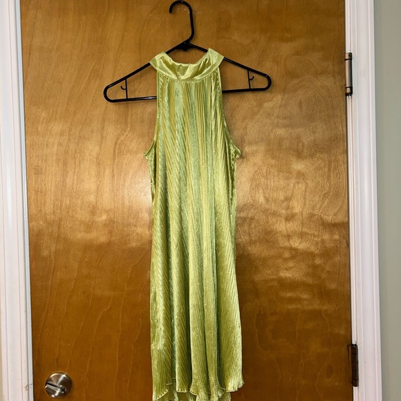 Green Pleated sleeveless dress. Small - Picture 1 of 2